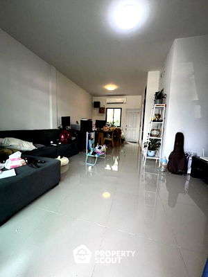 Townhouses for sale Sukhaphiban 5 Road : 4-BR Townhouse in Tha Raeng (ID 1595922)