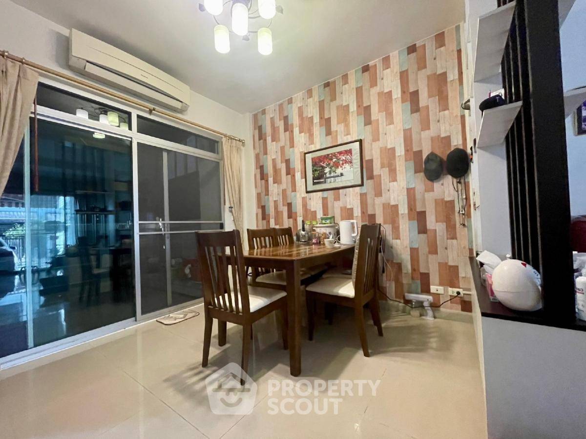 รูป ทาวน์เฮาท์ 3-ห้องนอน ใน ลาดพร้าว (ID 1593937) - รูปที่ 2/10