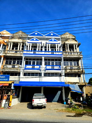 เช่าอาคารพาณิชย์ นครปฐม : ให้เช่าตึกแถว 5 ชั้น ซอยวัดนักบุญเปโตร ตำบลท่าข้าม อำเภอสามพราน จังหวัดนครปฐม 5 ชั้น 5 ห้องนอน 5 ห้องน้ำ แต่งสวยพร้อมอยู่ ใกล้วัดนักบุญเปโตร