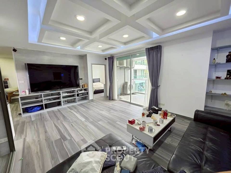 picture 2-BR Condo at The Lofts Phratumnak Condominium close to Phratamnak (ID 2452378) - 7/16