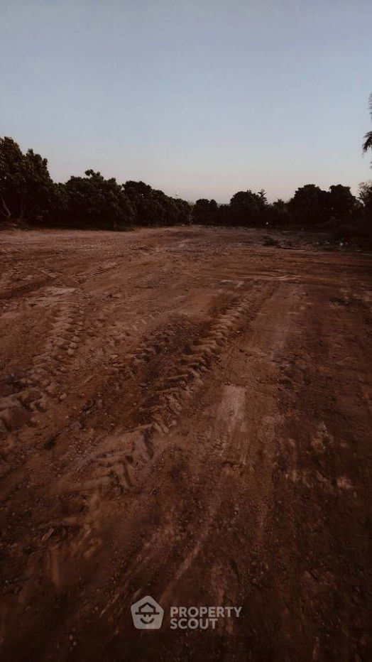 รูป ที่ดินสำหรับปล่อยขาย 2,600 ตารางเมตร แถว ใน หนองหาน (ID 1458545) - รูปที่ 3/3