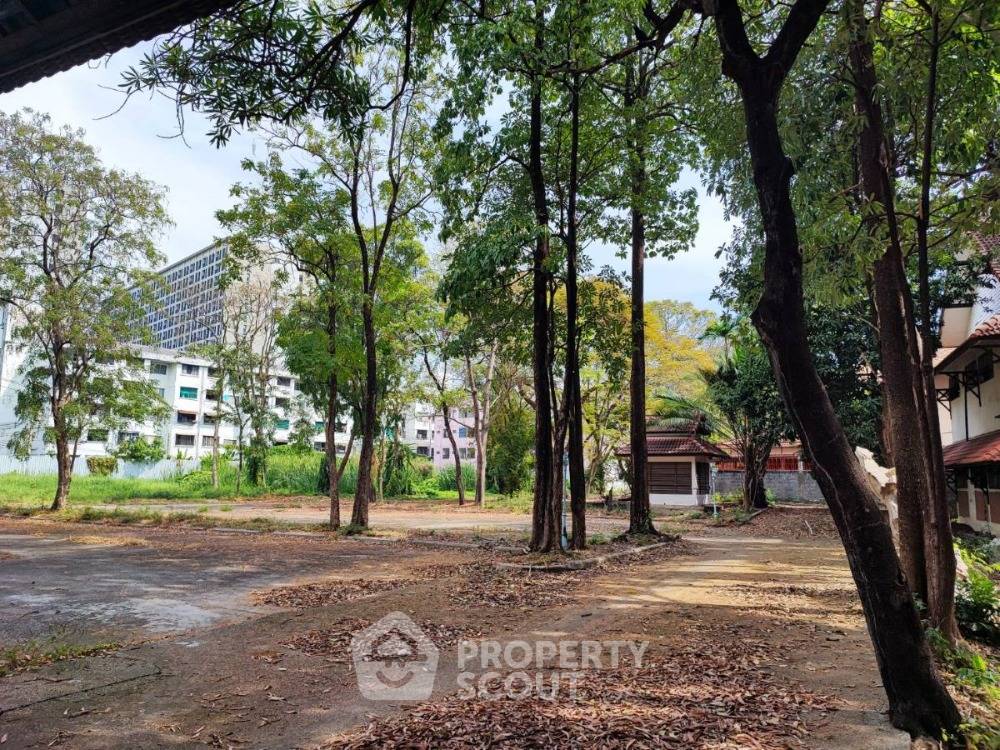 รูป ที่ดินสำหรับปล่อยเช่า 6,400 ตารางเมตร แถว ใน ทุ่งสองห้อง (ID 2075611) - รูปที่ 1/10