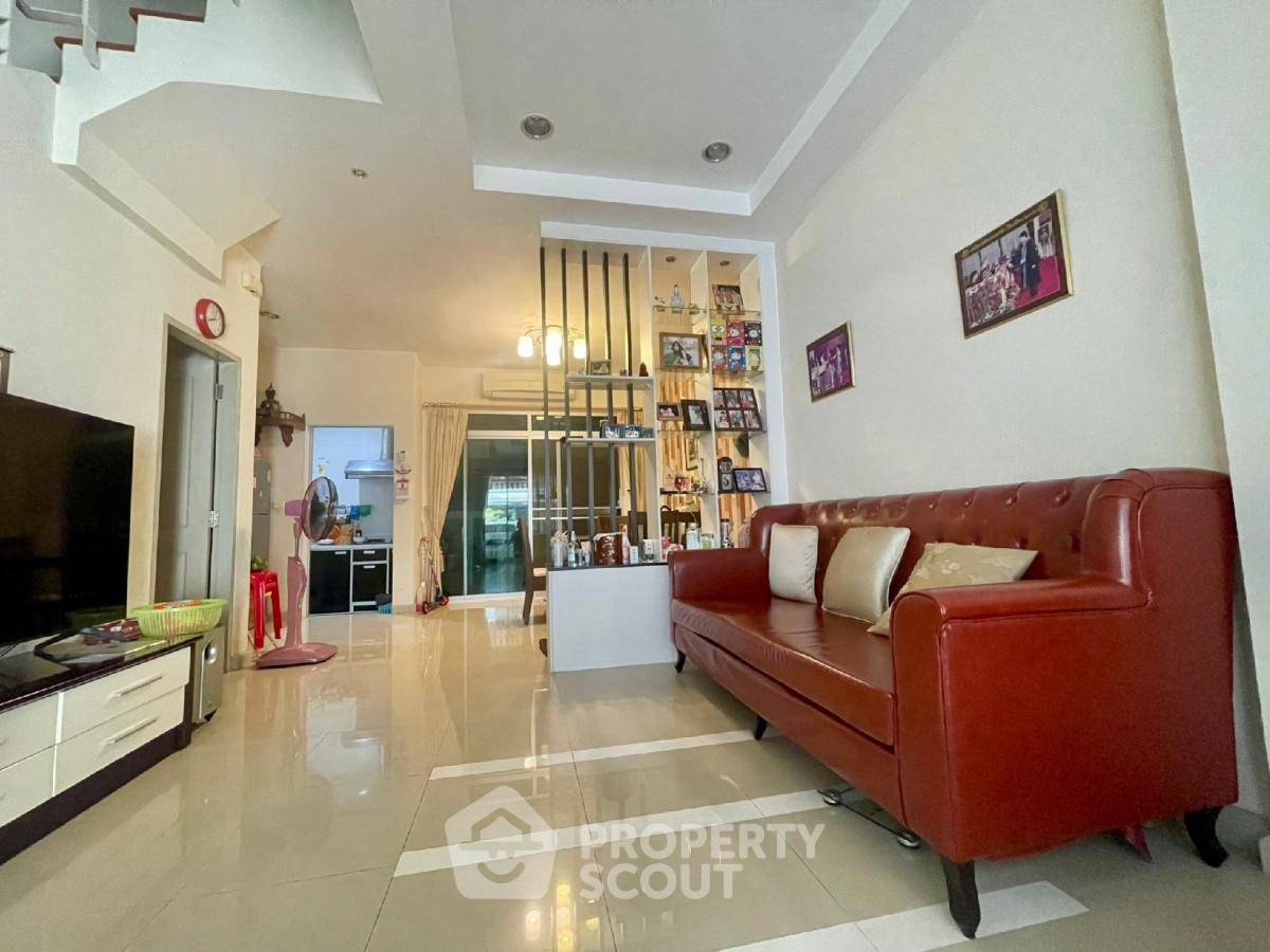 รูป ทาวน์เฮาท์ 3-ห้องนอน ใน ลาดพร้าว (ID 1593937) - รูปที่ 1/10