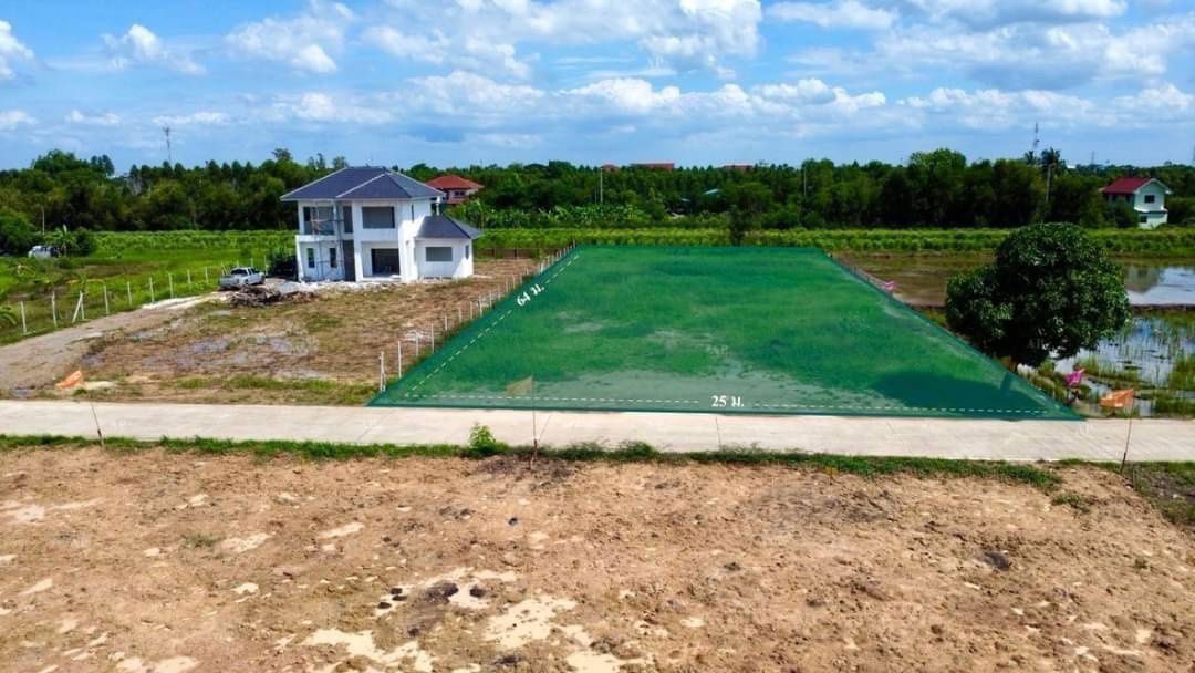 picture Land for sale in Phikun Subdistrict, Ban Na, Nakhon Nayok. There are 3 lots, 1.5 million baht per rai from the municipality2 roads,water frontage, - 3/21