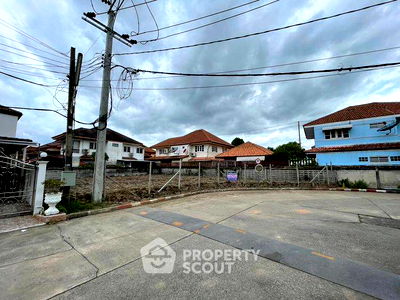 ที่ดิน ถนนสุวินทวงศ์ : ที่ดินสำหรับปล่อยขาย 298.4 ตารางเมตร แถว ใน มีนบุรี (ID 2432939)