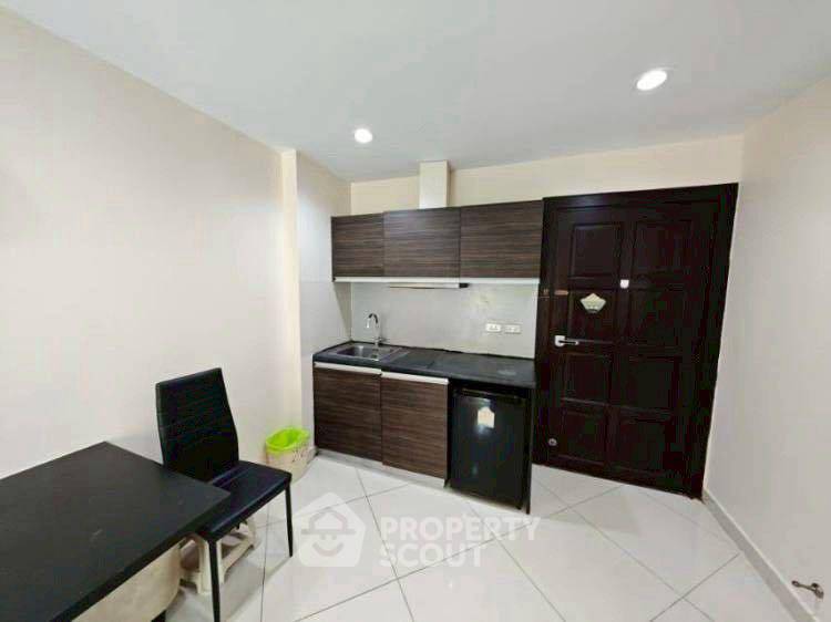 picture 1-BR Condo at Park Lane Condominium Jomtian close to Pattaya (ID 2456111) - 4/7