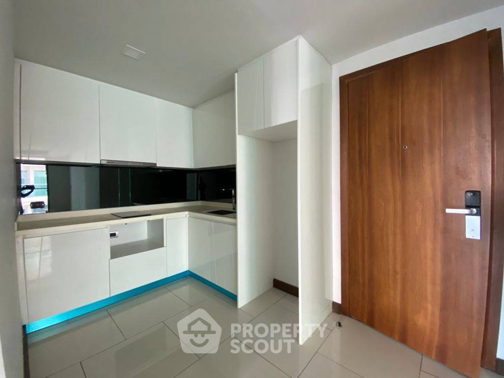 picture 2-BR Condo at The Peak Towers close to Phratamnak (ID 1510237) - 12/14