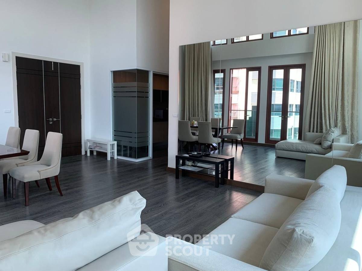 picture 3-BR Condo at The Crest Ruamrudee near BTS Phloen Chit (ID 1963304) - 2/17