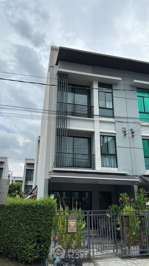picture 3-BR Townhouse at Baan Klang Muang Rattanathibet near MRT Yaek Nonthaburi 1 (ID 2450937) - 1/7