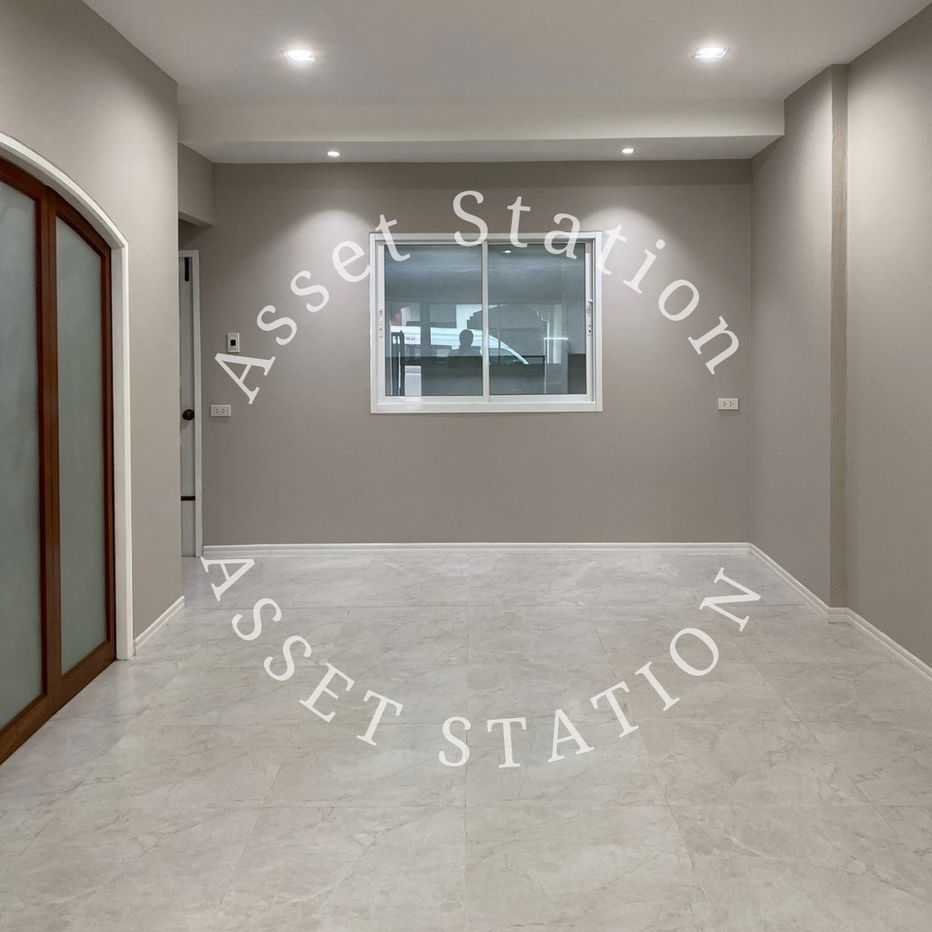 picture Townhouse for sale, good price, Soi Lad Phrao 124, near Lad Phrao Hospital - 2/11