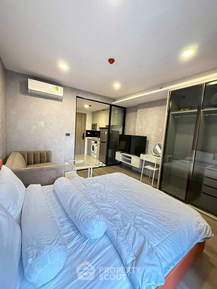 picture Studio Condo at SOHO Bangkok Ratchada near MRT Huai Khwang (ID 2461128) - 1/4