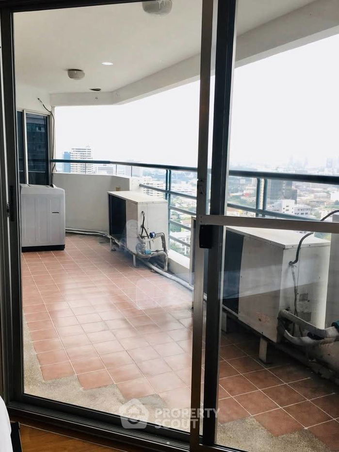 picture 3-BR Condo at The Waterford Diamond Tower Sukhumvit near BTS Phrom Phong (ID 2394380) - 10/25