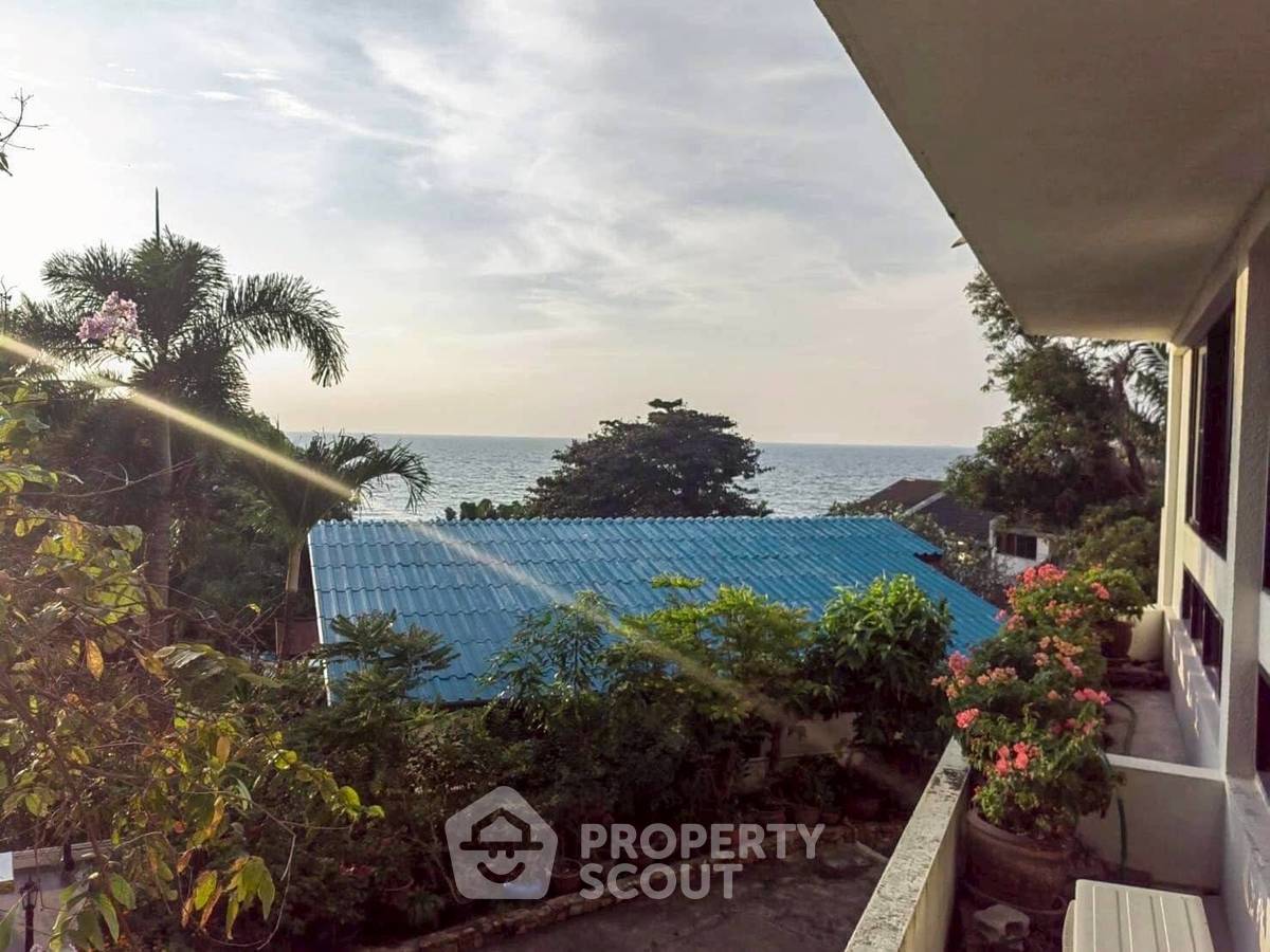 picture 3-BR Condo at Garden Cliff 2 Condominium close to Pattaya South (ID 2417764) - 6/14