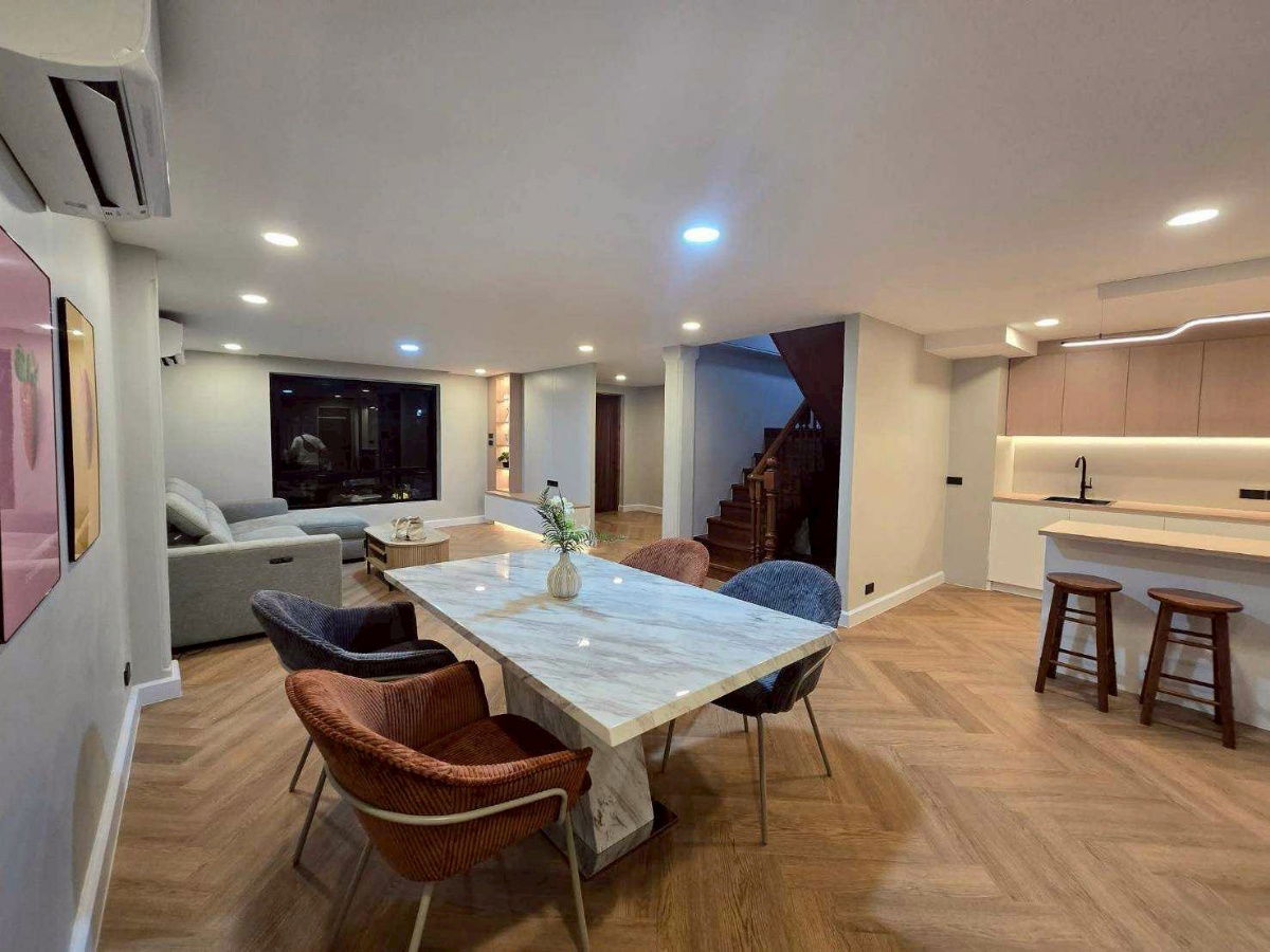 picture LTHC13677 – Townhome for Rent | in Sukhumvit 49 / Thonglor | 220 sqm | 4 Beds 3 Baths | Near BTS Thonglor | 85K/Month  - 2/9