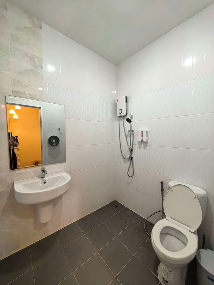 รูป ให้เช่าทาวน์โฮมสองชั้น  2 ห้องนอน 2 ห้องน้ำ 1 ห้องรับแขก 1 ห้องครัว   1  ที่จอดรถ - รูปที่ 15/16