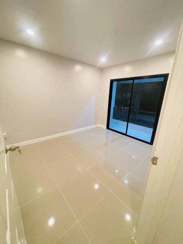 รูป ฟรีโอน! ทาวน์เฮ้าส์ 2 ชั้น พฤกษา 14A วัดลาดปลาดุก | 3 นอน ตกแต่งใหม่! หน้าบ้านไม่ชนใคร | 1.89 ลบ. - รูปที่ 32/35