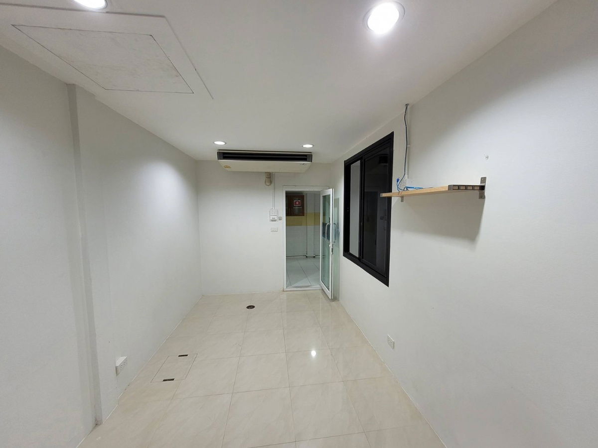 picture Townhouse for rent near MRT Huai Khwang, fully furnished, ready to move in - 12/18