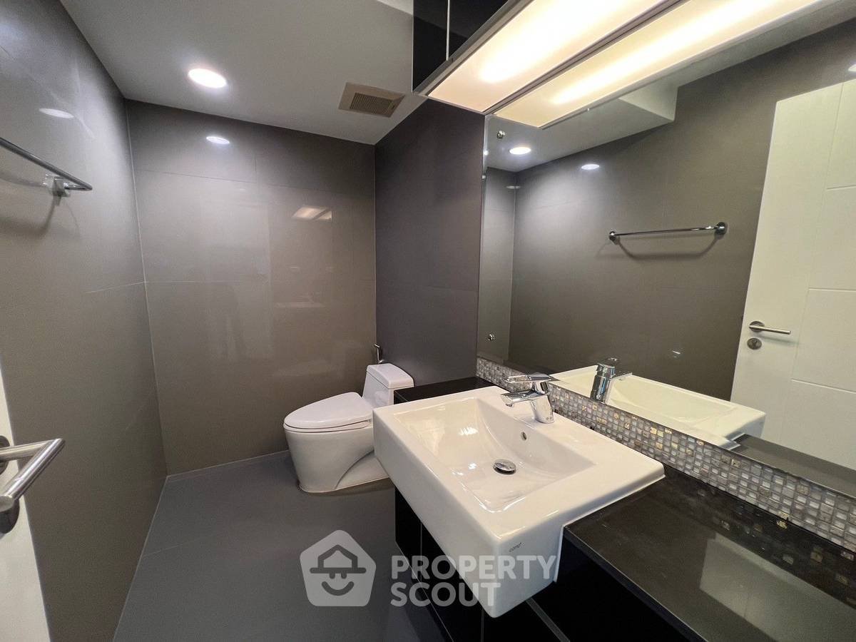 picture 3-BR Condo at The Crest Sukhumvit 34 near BTS Thong Lor (ID 1804635) - 27/36