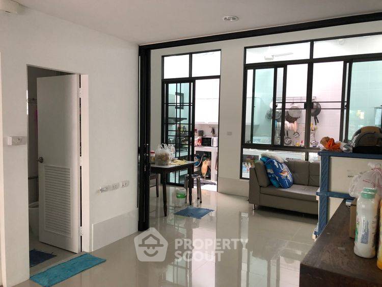 รูป ทาวน์เฮ้าส์ 4-ห้องนอน ใน ทุ่งครุ (ID 2435246) - รูปที่ 3/9