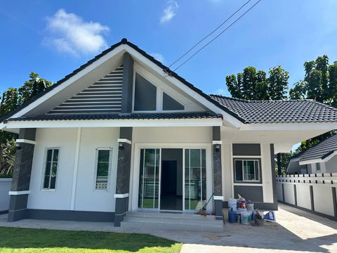 ขายบ้านเดี่ยวชั้นเดียว 3 ห้องนอน 2 ห้องน้ำ 1 ห้องครัว 2 ที่จอดรถ