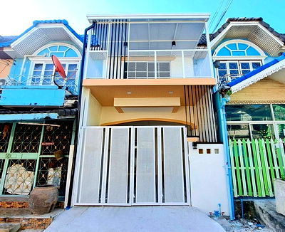 ทาวน์โฮม นนทบุรี : 🏠 ขายบ้านรีโนเวท ราคาดี หมู่บ้านมนวดี วัดลาดปลาดุก  ราคา 1.69 ลบ  ✅ฟรีโอน ✅