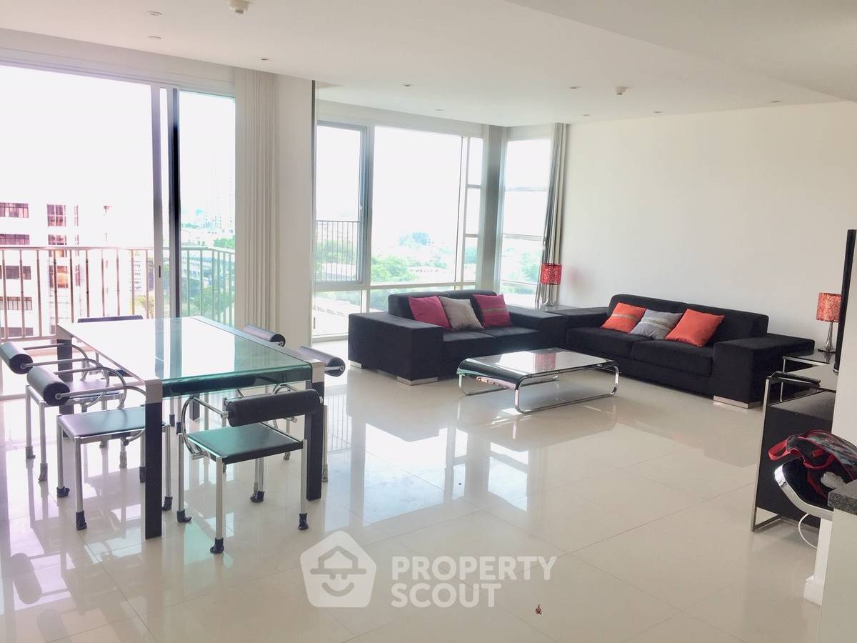 picture 3-BR Condo at Fullerton Sukhumvit near BTS Ekkamai (ID 512765) - 1/19