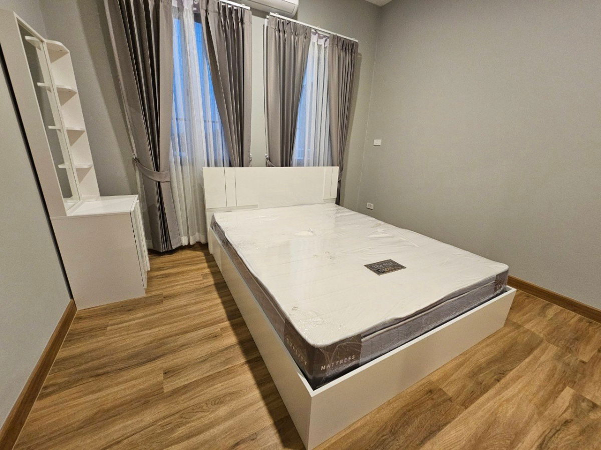 picture Two storey house for rent with 4 bedrooms,3 toilets and 1 kitchen.  - 9/16