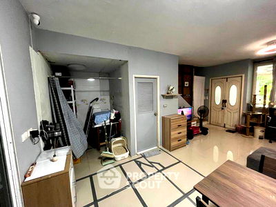 ทาวน์โฮม เขตลาดพร้าว : ทาวน์เฮ้าส์ 3-ห้องนอน ใน จรเข้บัว (ID 2430904)