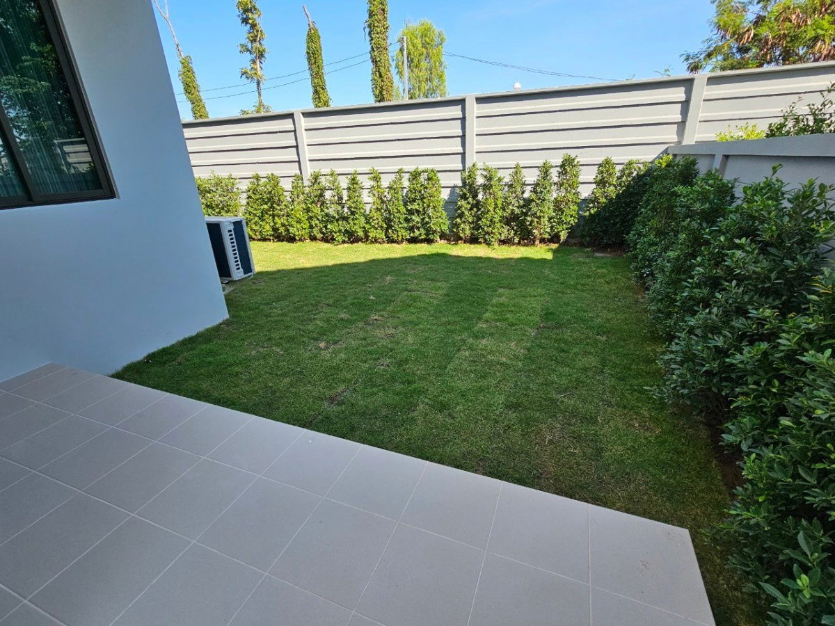 picture Two storey house for rent with 4 bedrooms,3 toilets and 1 kitchen.  - 12/16