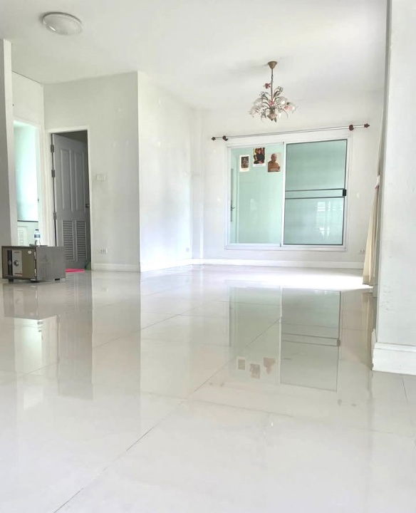 รูป ให้เช่าบ้านเดี่ยวสองชั้น 4 ห้องนอน 3 ห้องน้ำ 1 ห้องครัว - รูปที่ 2/9