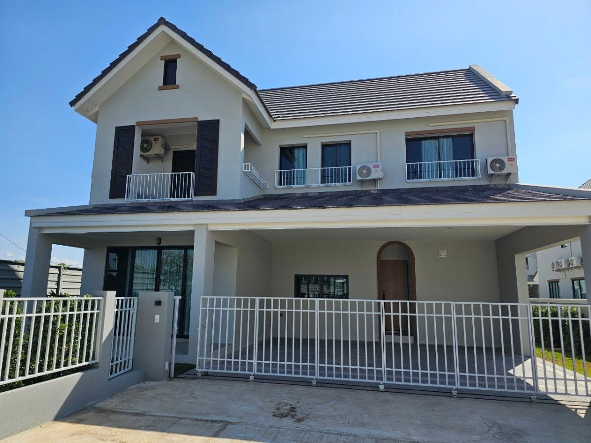 picture Two storey house for rent with 4 bedrooms,3 toilets and 1 kitchen.  - 1/16