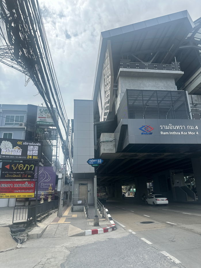 รูป ให้เช่าอาคารพาณิชย์ 4คูหา 4 ชั้น ติดถนนรามอินทรา ติดสถานีรถไฟฟ้าสายสีชมพู กม.4 ติดเซเว่น พร้อมที่จอดรถ สนใจติดต่อ088-9090353 - รูปที่ 2/3