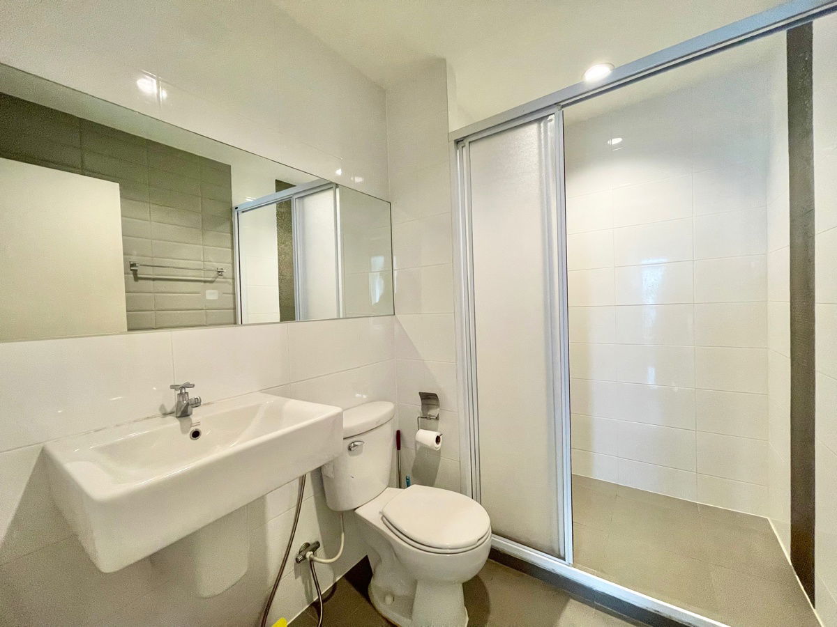 picture Condo for rent, Aspire Sukhumvit 48, Top Floor with City View Spacious 1 Bedroom, Tower S, fully furnished with appliances, ready to move in! - 16/18