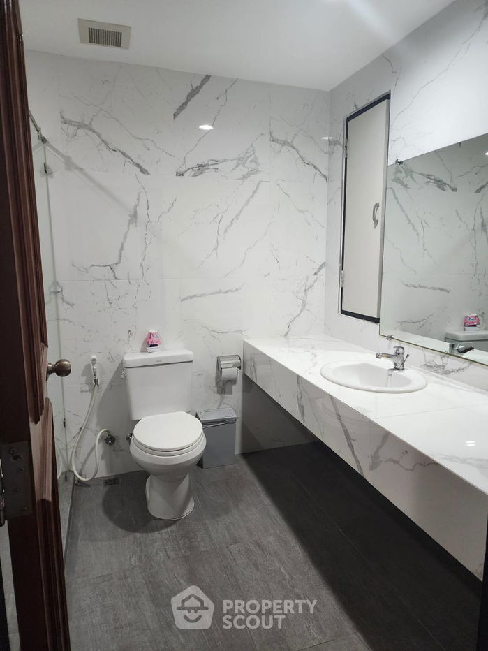 picture 3-BR Condo at DS Tower 1 near BTS Phrom Phong (ID 2432124) - 20/25