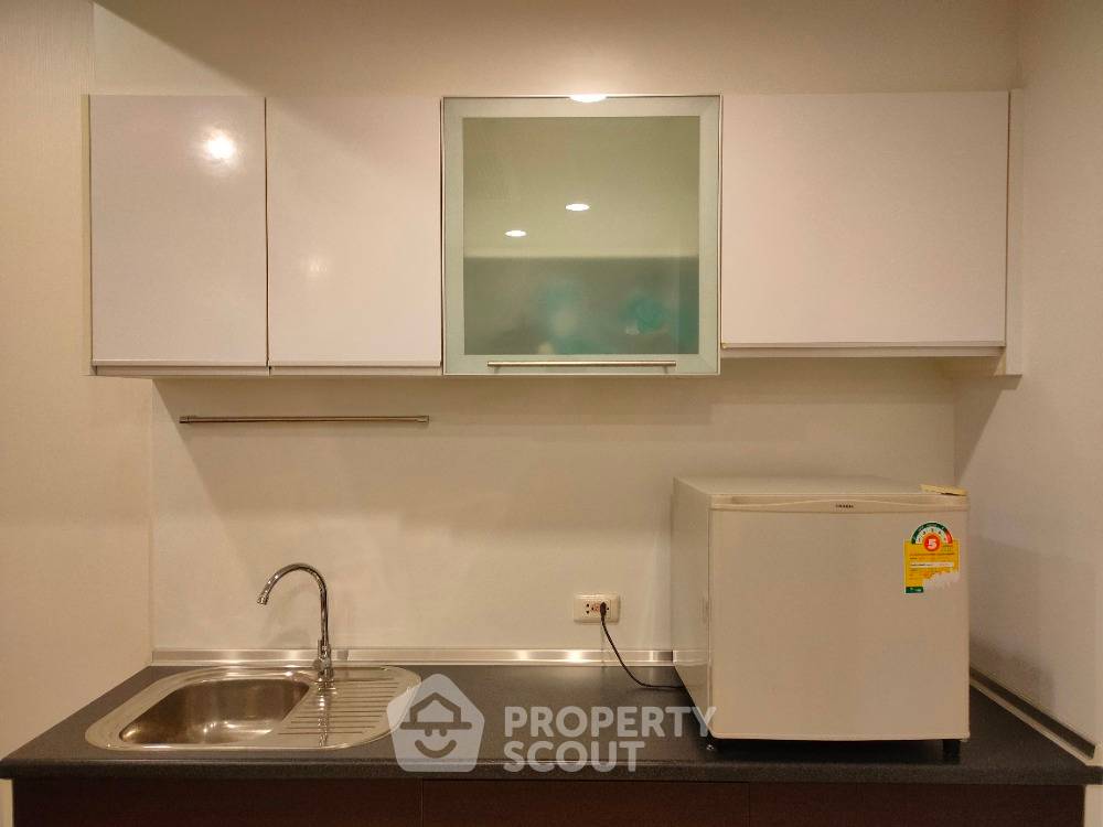 picture 1-BR Condo at Supalai Lite Sathorn-Charoenrat in Bang Khlo (ID 628106) - 4/7