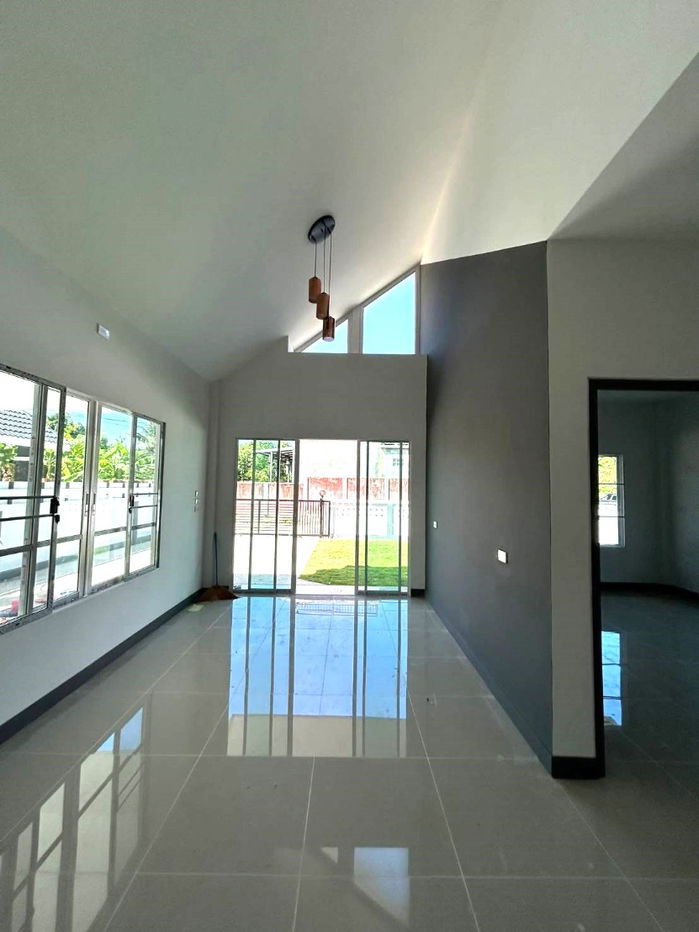 picture Single-storey detached house for sale  3 bedrooms 2 bathrooms and 2 parkings. - 3/13