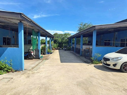 รูป ขายหอพักพร้อมผู้เช่าใกล้นิคมอมตะซิตี้ชลบุรี Yield8% ที่ดิน1ไร่2งาน20ตารางวา ขนาด27ห้อง - รูปที่ 3/6