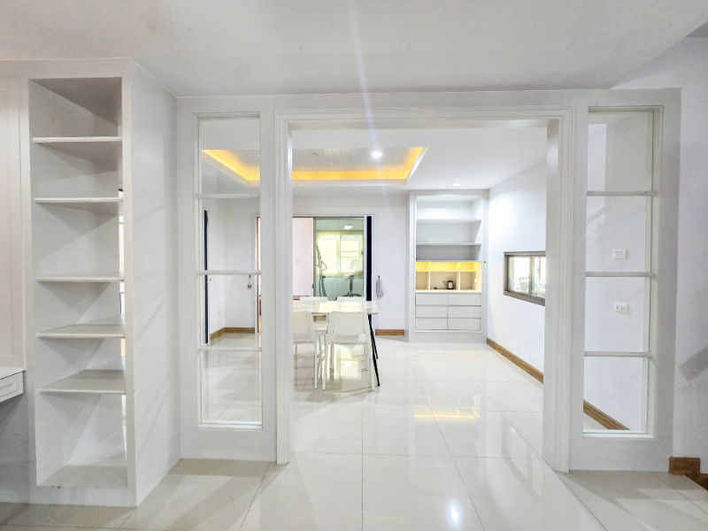 รูป ให้เช่า บ้านเดี่ยว 2 ชั้น หมู่บ้าน เฮ้าส์ ออฟ เดอะ คานารี่ – สวนเสือศรีราชา เฟอร์นิเจอร์บิ้วอิน พร้อมเครื่องใช้ไฟฟ้าครบ จอดรถได้ 2 คัน พร้อมเข้าอยู่ - รูปที่ 8/21