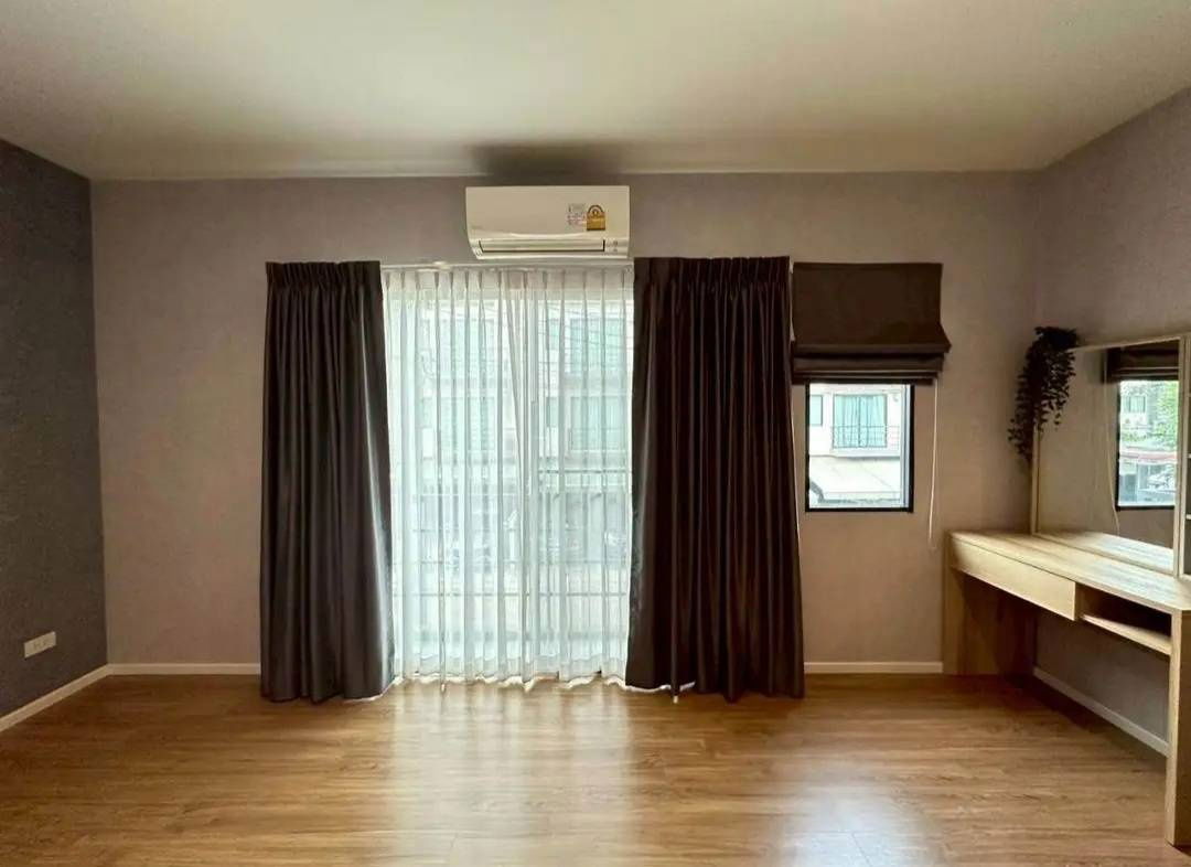 picture Townhouse For Rent Baan Klang Muang Ratchaphruek-Rama 5, Fully Furnished - 12/18