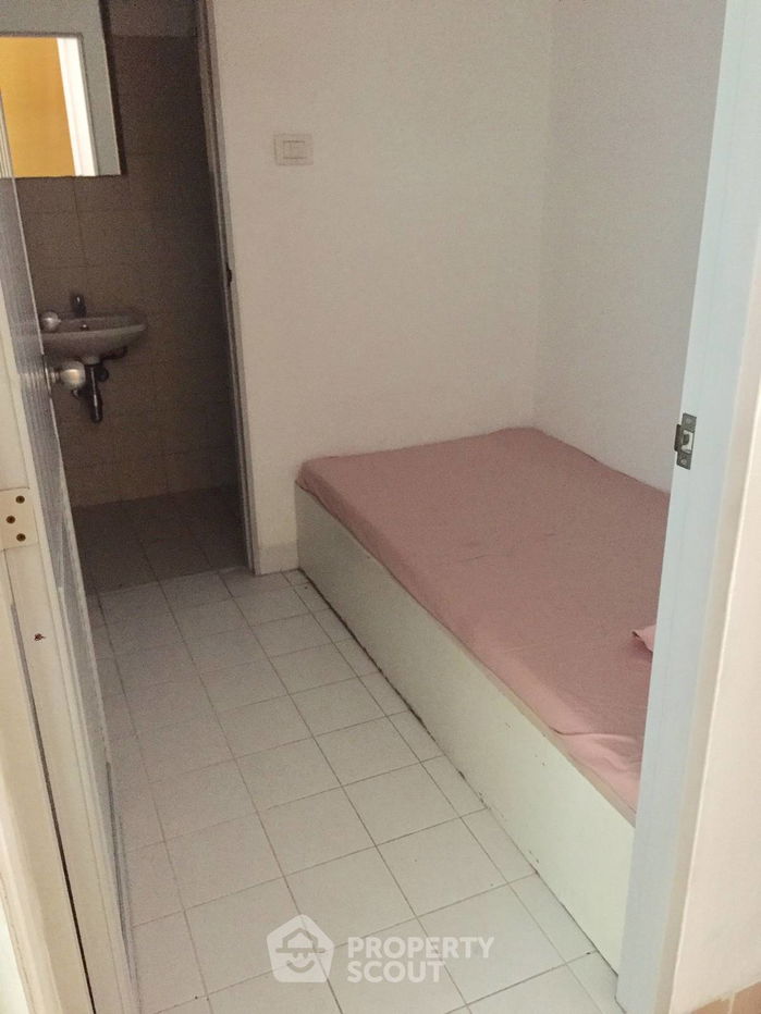 picture 3-BR Condo at Fullerton Sukhumvit near BTS Ekkamai (ID 512765) - 12/19