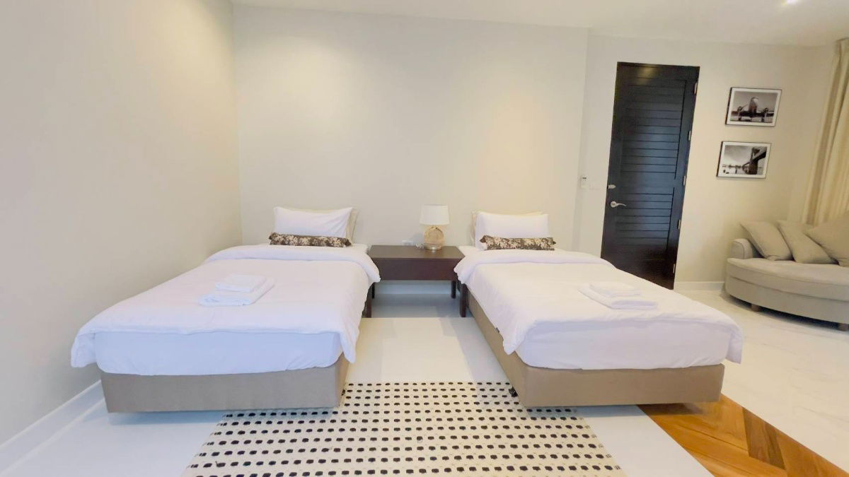 picture  Luxury house for rent with 4 bedrooms, 5 bathrooms, 1 kitchen, fully furnished with a private pool and large garden. - 21/23