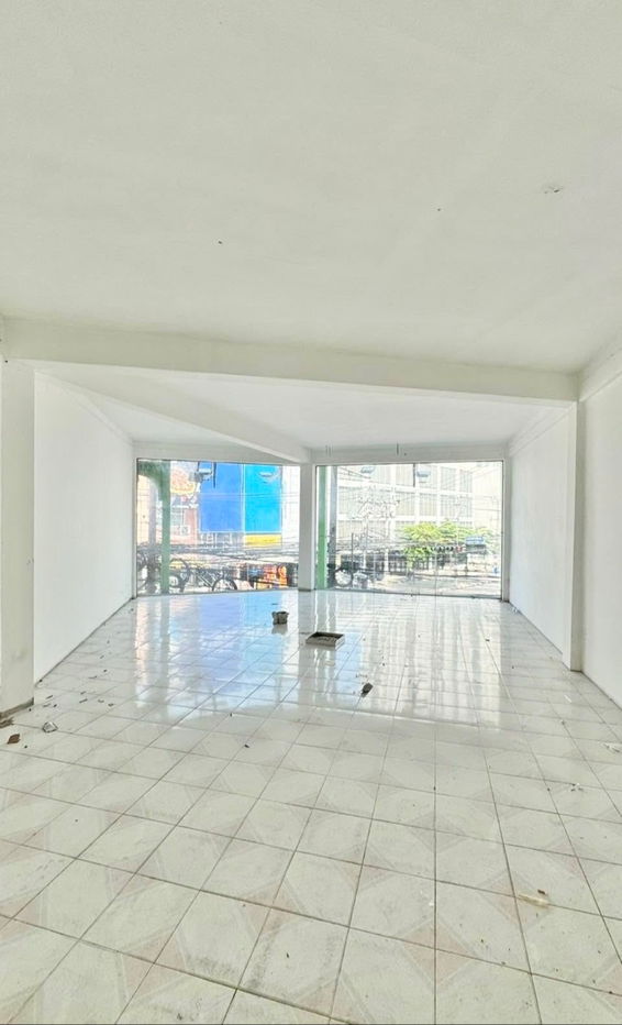 รูป ให้เช่าอาคารพาณิชย์ 3 ชั้น อยู่ใจกลางสี่แยกสาธุประดิษฐ์ ถ.จันทน์ แขวงทุ่งวัดดอน เขตสาทร - รูปที่ 4/5