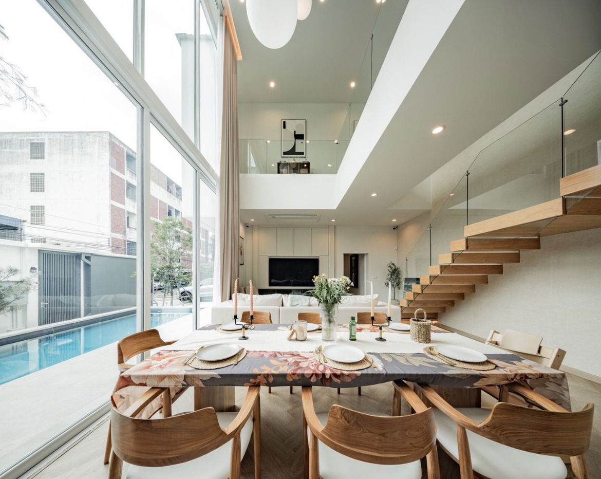 รูป 🏡✨ ขายบ้านเดี่ยวหลังใหม่ พร้อมสระว่ายน้ำ สไตล์มินิมอล ทำเลดีที่สุดในโซนลาดพร้าว–สุทธิสาร! - รูปที่ 2/16