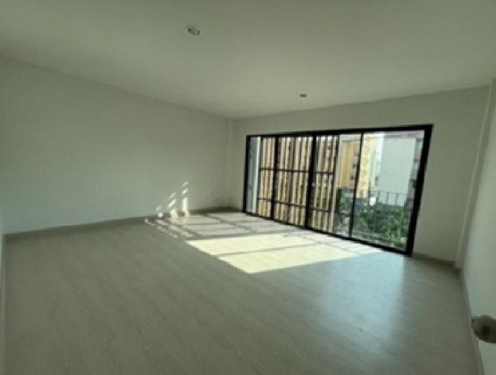 รูป ให้เช่าสำนักงาน ทาวน์โฮม 3 ชั้น  โครงการ เดคโค โฮม ซอยสุขุมวิท 70/5 /  ห่าง BTS แบริ่ง 300 เมตร (เดินได้) / ไม่มีแอร์ / เหมาะเป็นสำนักงาน จดบริษัทได้ - รูปที่ 6/14