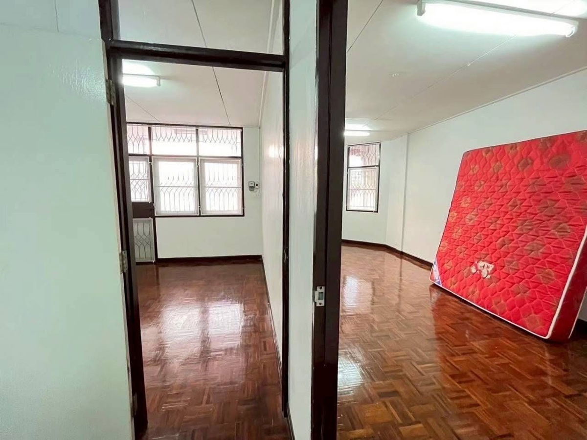 picture 🏘️ Townhouse for Rent – Spacious 2-Storey Unit (30 sq.w.) | 6-Meter Wide Frontage | Near Siriraj Hospital | Located in Soi Chak Phra 16, Taling Chan - 8/20