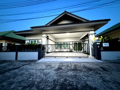 ขายบ้านเดี่ยว : ขายบ้านเดี่ยว 3 ห้องนอน รีโนเวทใหม่สวย เนื้อที่ 52ตร.ว. เฟอนิเจอร์และเครื่องใช้ไฟฟ้าครบ พร้อมอยู่