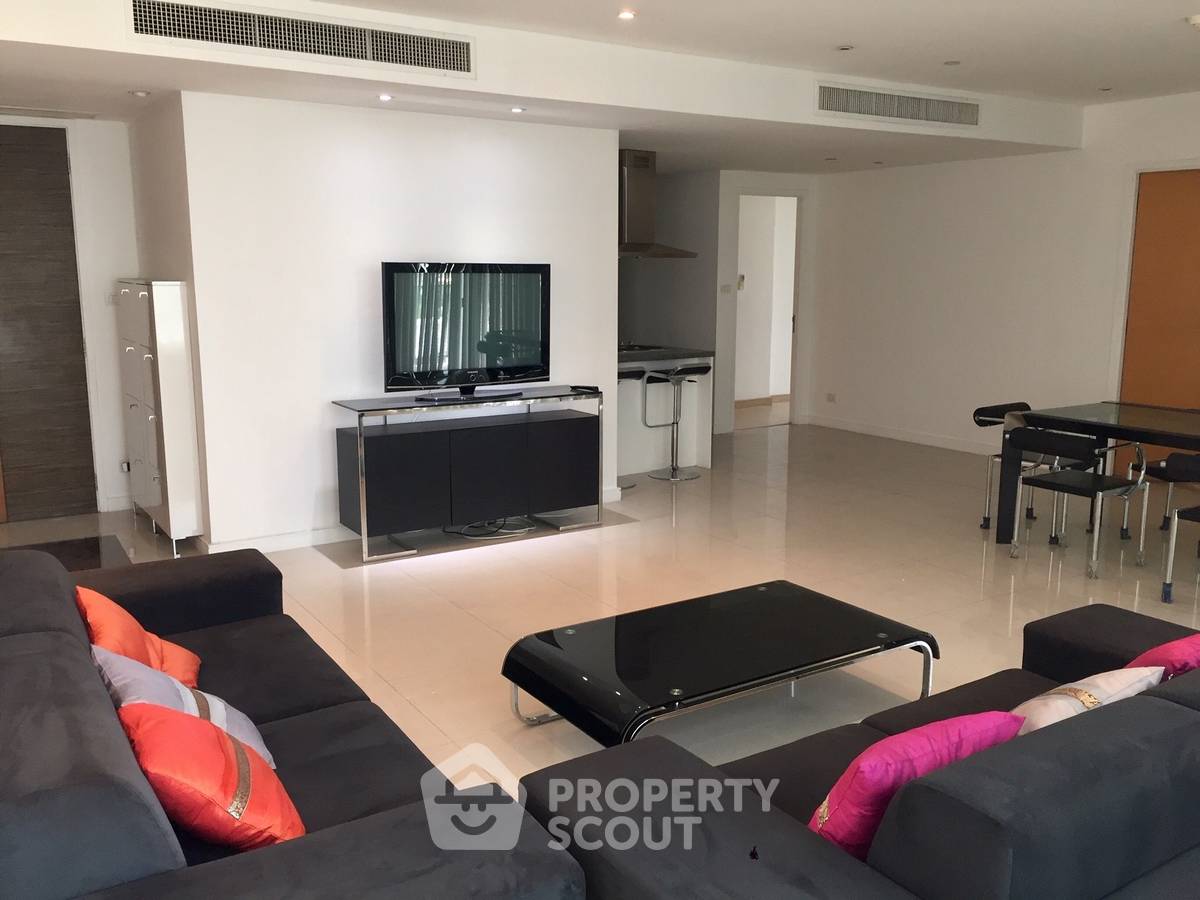 picture 3-BR Condo at Fullerton Sukhumvit near BTS Ekkamai (ID 512765) - 2/19