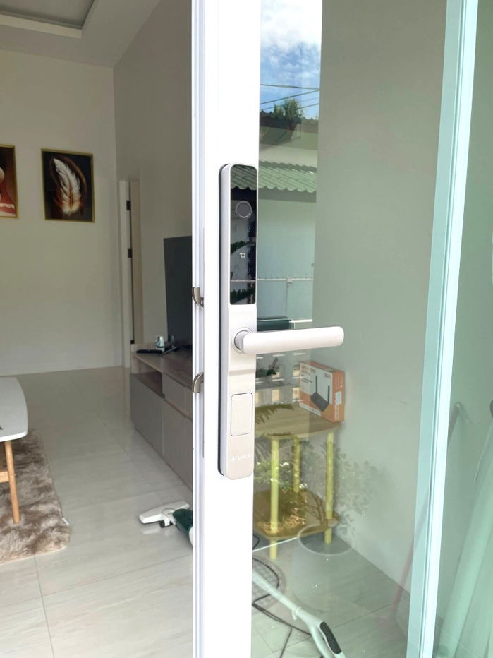 picture Single storey house for rent with 3 bedrooms,2 toilets and 1 kitchen. - 12/13