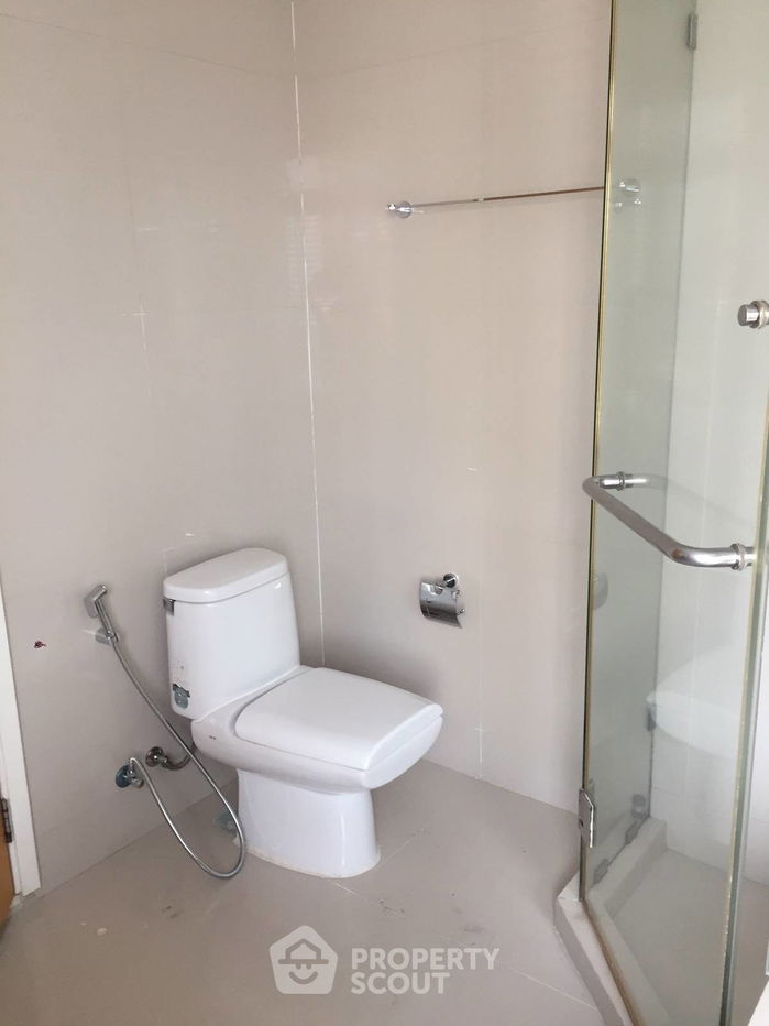 picture 3-BR Condo at Fullerton Sukhumvit near BTS Ekkamai (ID 512765) - 16/19