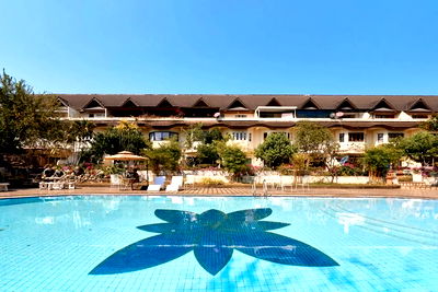 เช่าทาวน์โฮม มีโชค พลาซ่า : ให้เช่าทาวน์โฮม 4 ชั้น  4 ห้องนอน 5 ห้องน้ำ 1 ห้องรับแขก 1 ห้องครัว   2  ที่จอดรถ